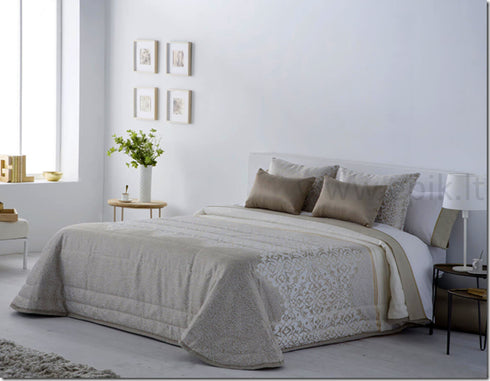 Lovatiesė "Sacha", kreminė su blizgiais motyvais